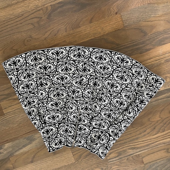 Aqua Brand Pattern Skirt - Picture 3 of 9